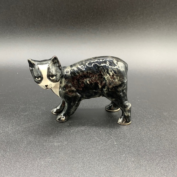 Vintage Tuxedo Black & White Rushton Pottery Droopy Eyed Smiling Cat Figurine - Picture 1 of 7